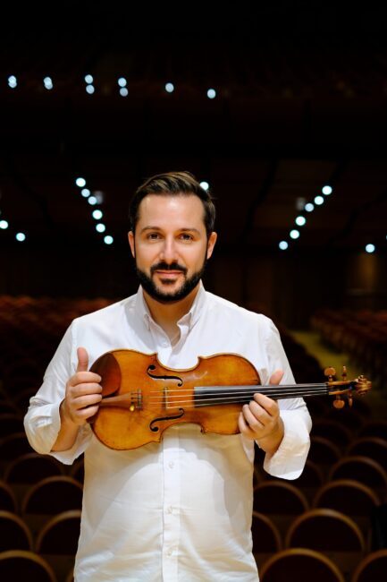 Il virtuoso Davide Alogna nella Sala Verdi del Conservatorio di Milano con l’Insubria Chamber Orchestra