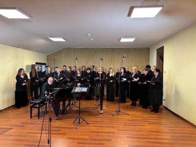 Il Coro OltreVoce si presenta con un video musicale