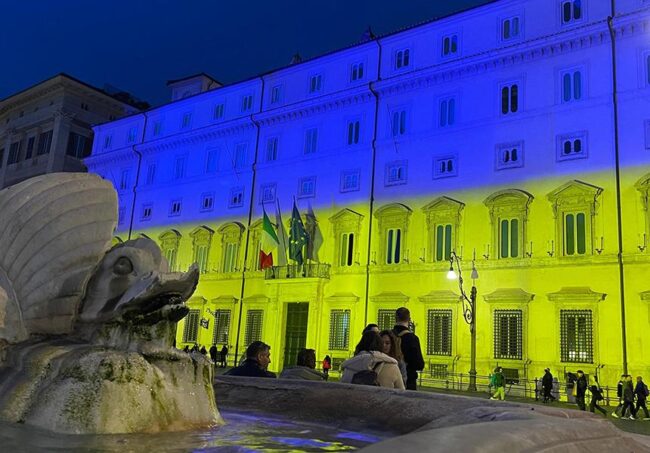 Montecitorio si illumina con i colori dell’Ucraina