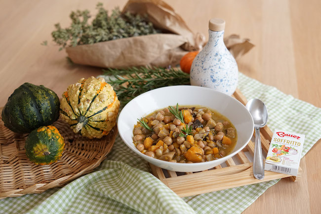 Zuppa di zucca, funghi cardoncelli e ceci: la ricetta